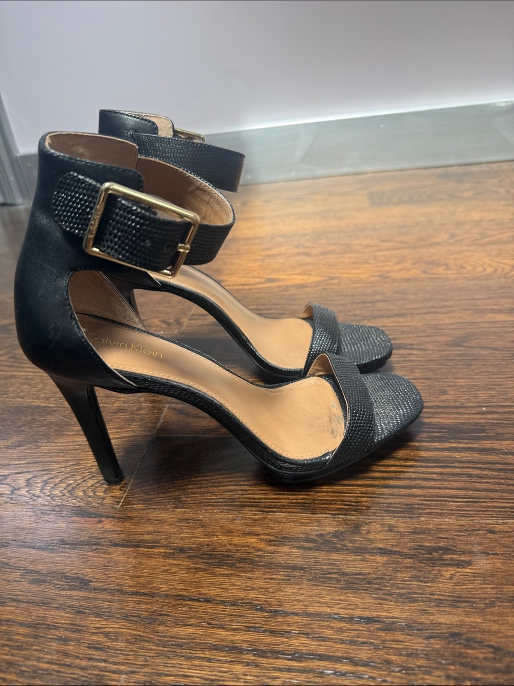 Calvin Klein Women's Vable Platform Dress Sandal, Black, size 8